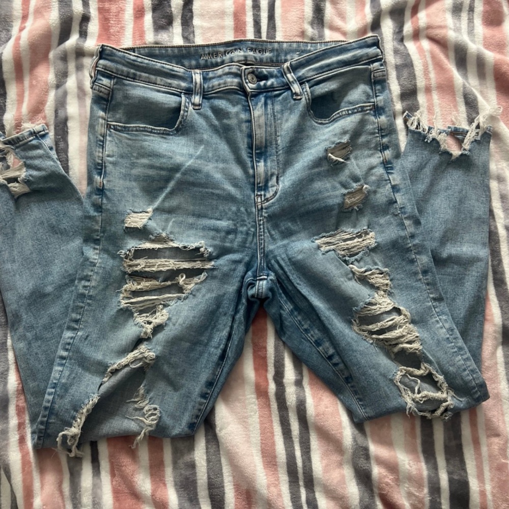 American eagle high raise skinny ripped light wash jeans